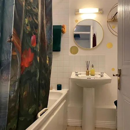 Cosy For 2 Month Let In Central Location . Apartamento Dublín