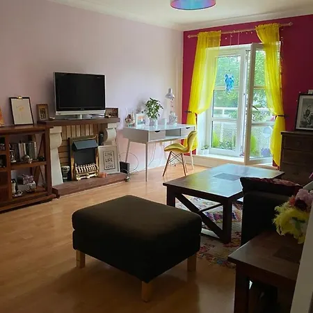 Cosy For 2 Month Let In Central Location . *